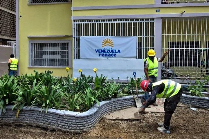 Entregan 30 viviendas recuperadas por el Plan Venezuela Renace en la parroquia 23 de Enero