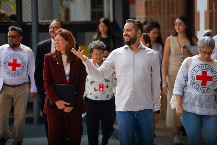 Ejecutivo Nacional trabaja en cooperación con la Cruz Roja para mejorar centros de reclusión