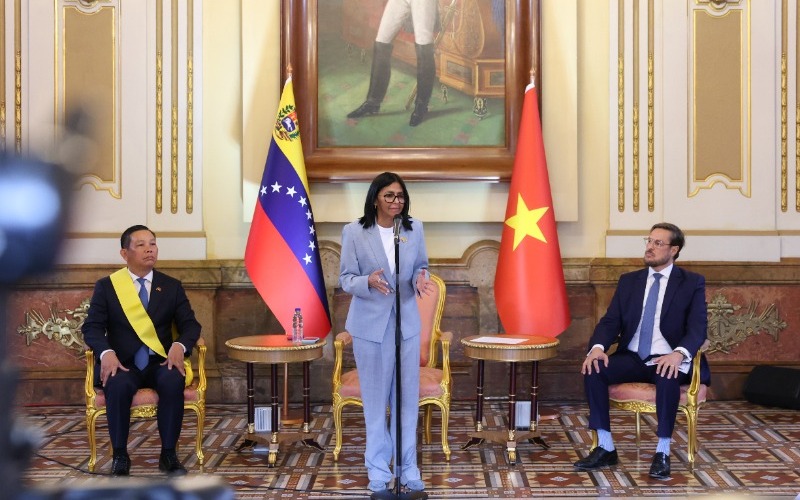 Presidenta (E) Delcy Rodríguez negocia con Vietnam más treinta acuerdos en energía y agricultura